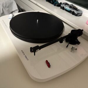 Musical Fidelity Roundtable S Turntable White
